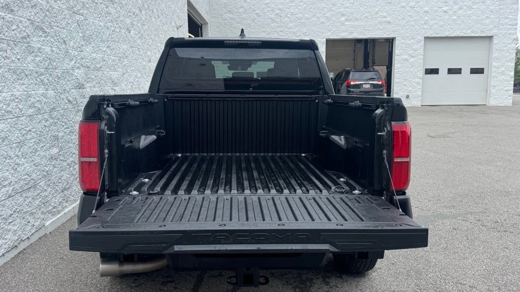 Used 2024 Toyota Tacoma SR5 AWD/4WD image 9