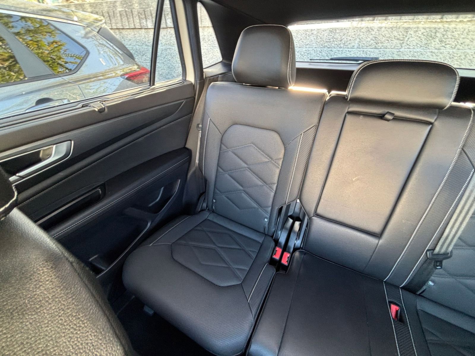 Used 2025 Volkswagen Atlas Cross Sport SE image 39