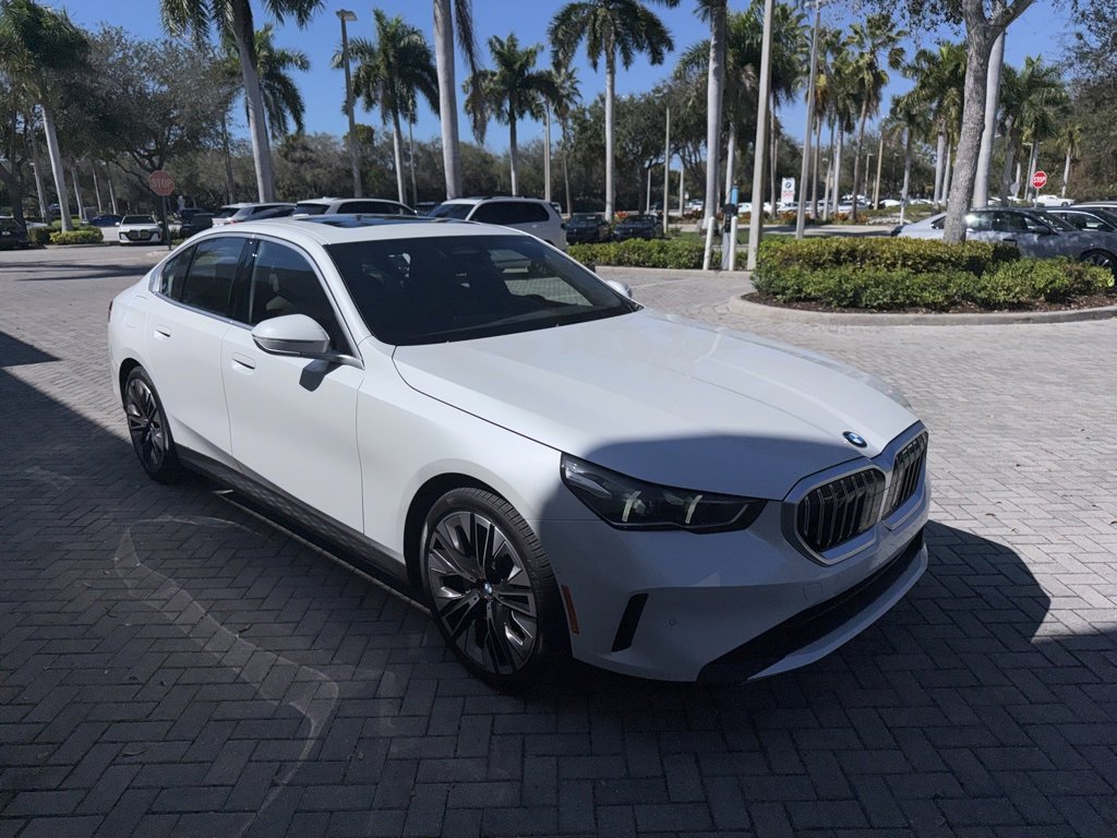 Certified 2024 BMW 530i w/ Luxury Seating Package image 7