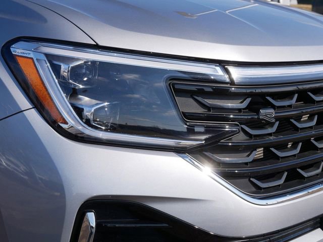 Certified 2025 Volkswagen Atlas SEL Premium R-Line image 10