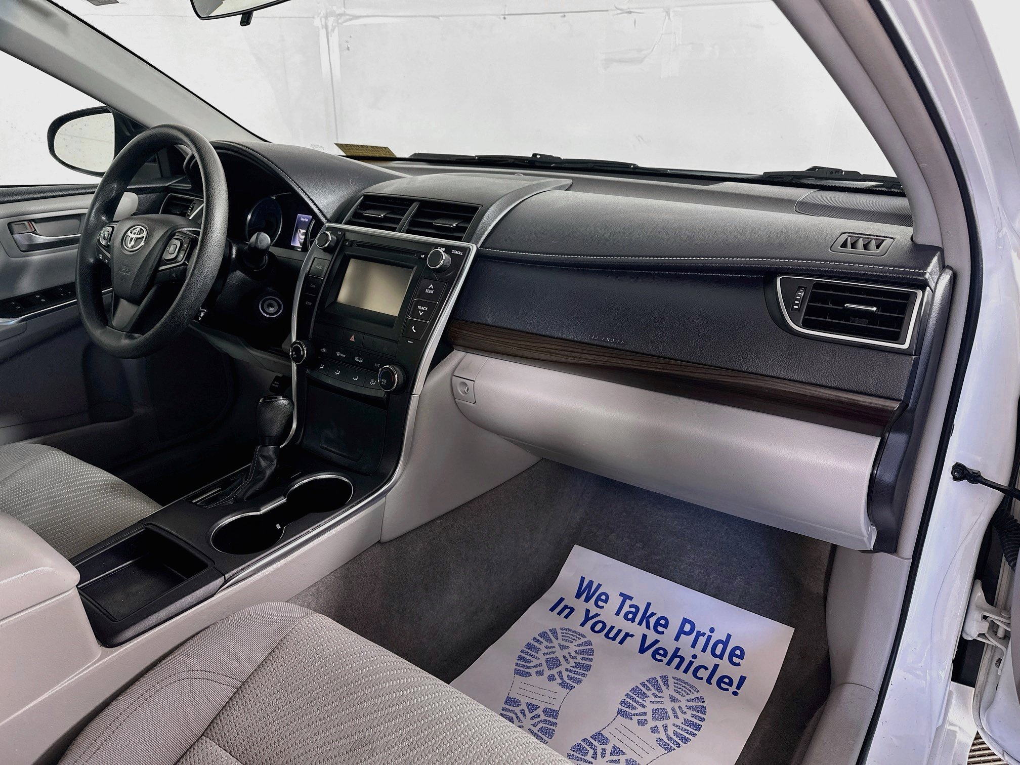 Used 2016 Toyota Camry LE FWD image 26