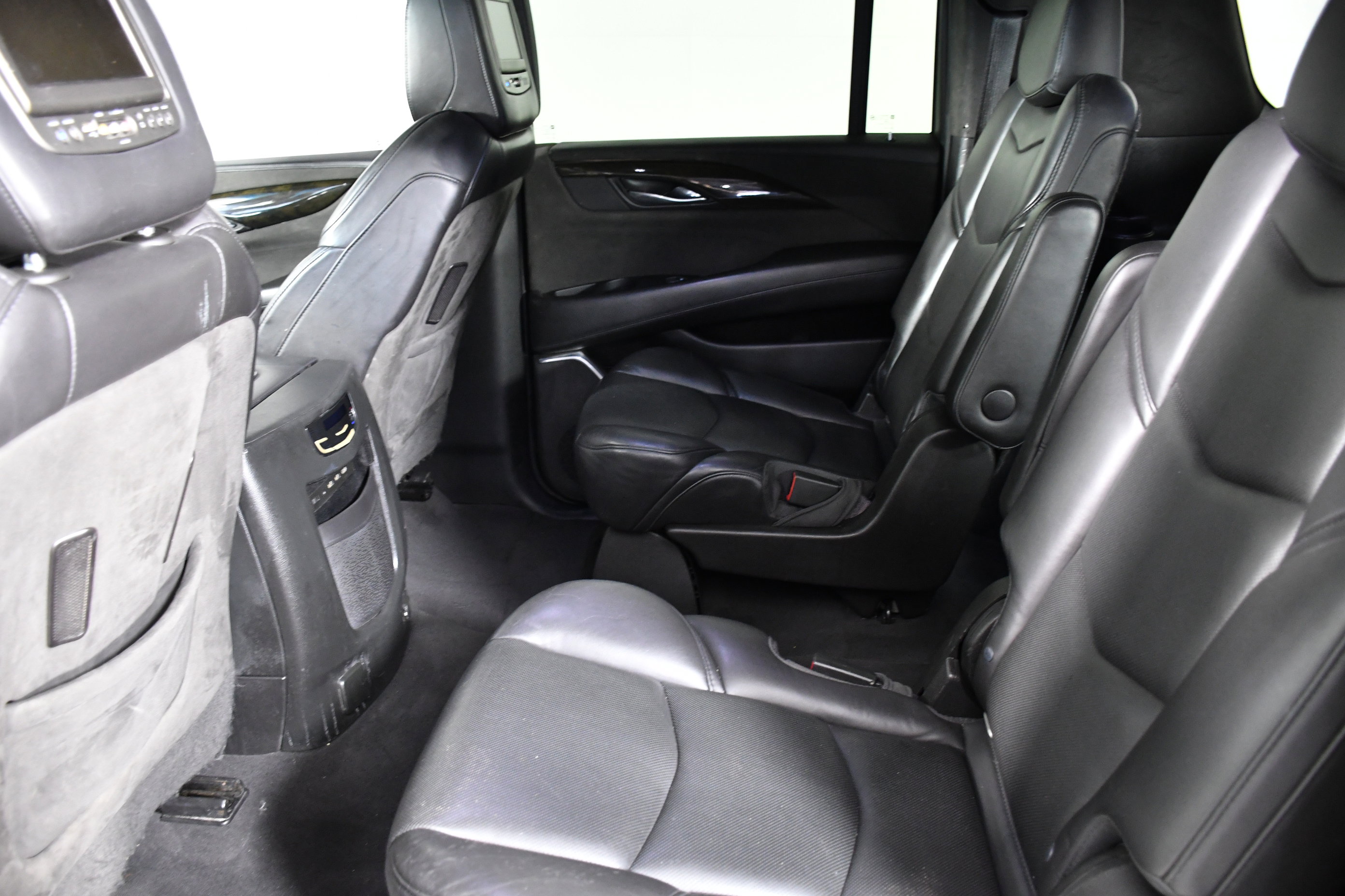 Used 2017 Cadillac Escalade ESV Platinum image 22