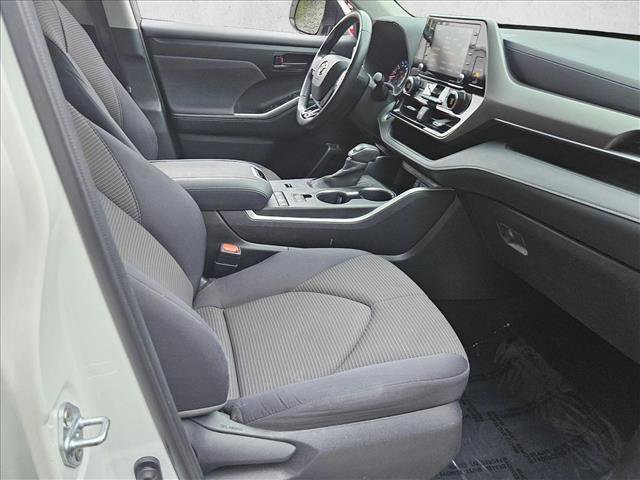 Used 2020 Toyota Highlander LE image 15
