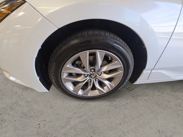 Used 2019 Toyota Avalon XLE w/ Moonroof Package FWD image 9