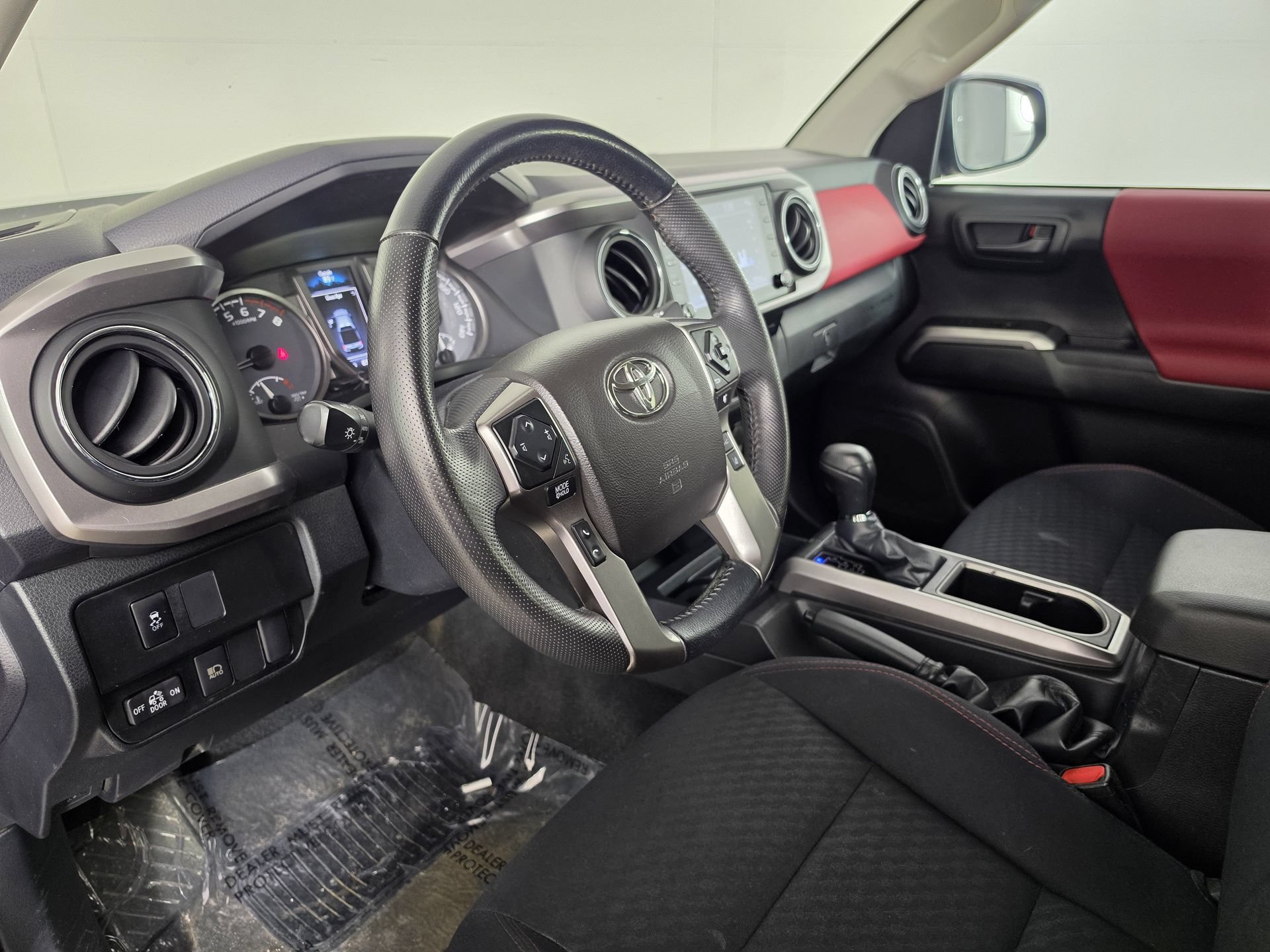 Used 2023 Toyota Tacoma SR5 AWD/4WD image 2