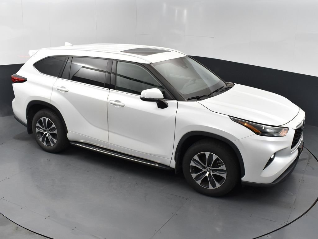 Used 2022 Toyota Highlander XLE image 17
