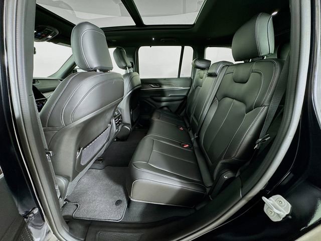 New 2025 Jeep Grand Cherokee Limited w/ Luxury Tech Group II image 28
