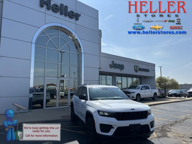 Used 2023 Jeep Grand Cherokee Altitude image 1