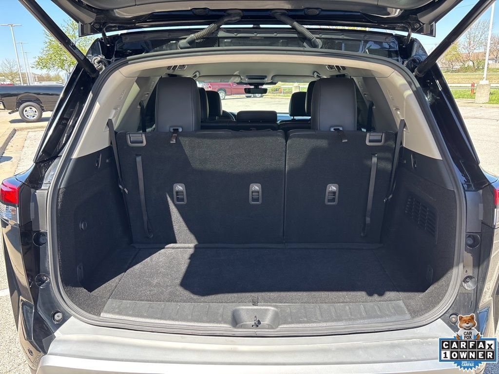 Used 2025 Nissan Pathfinder SL FWD image 3