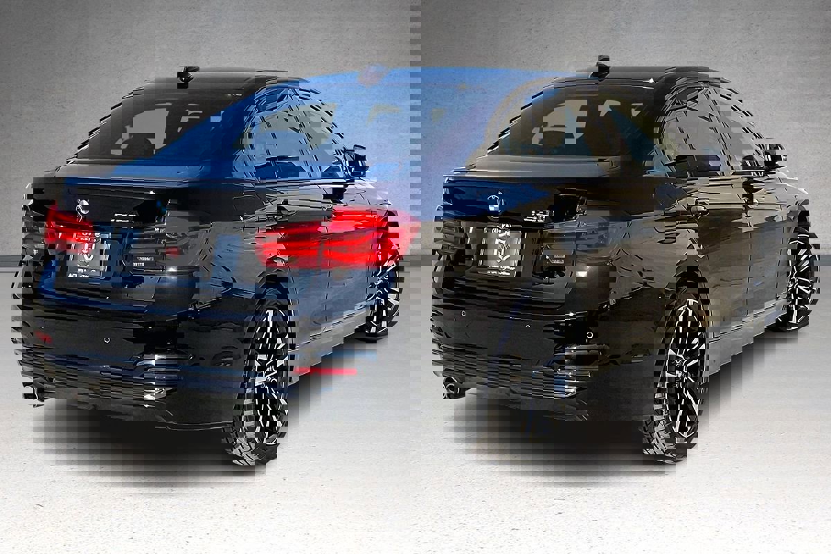 Used 2018 BMW 330i Sedan w/ Shadow Sport Edition image 34