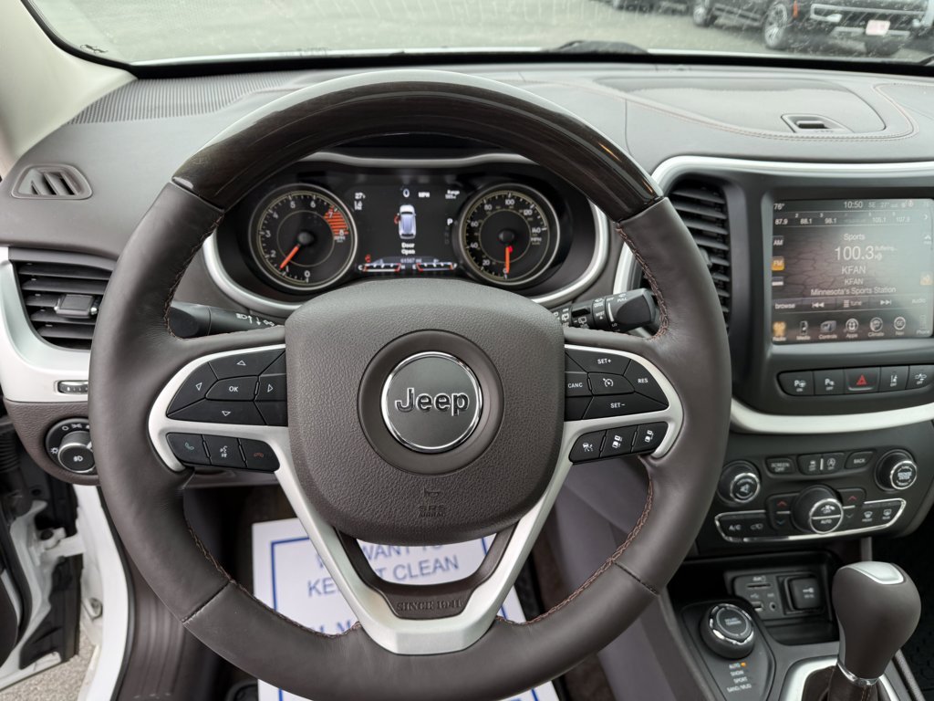 Used 2018 Jeep Cherokee Overland w/ Technology Group image 18