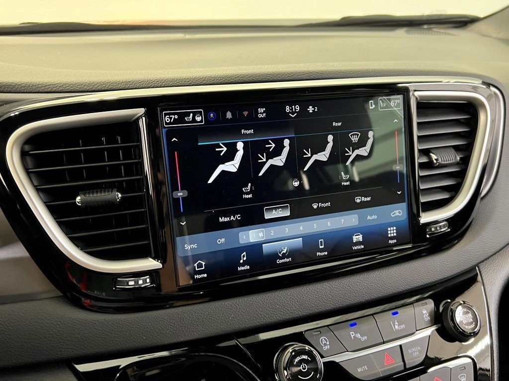 New 2026 Chrysler Voyager LX image 26