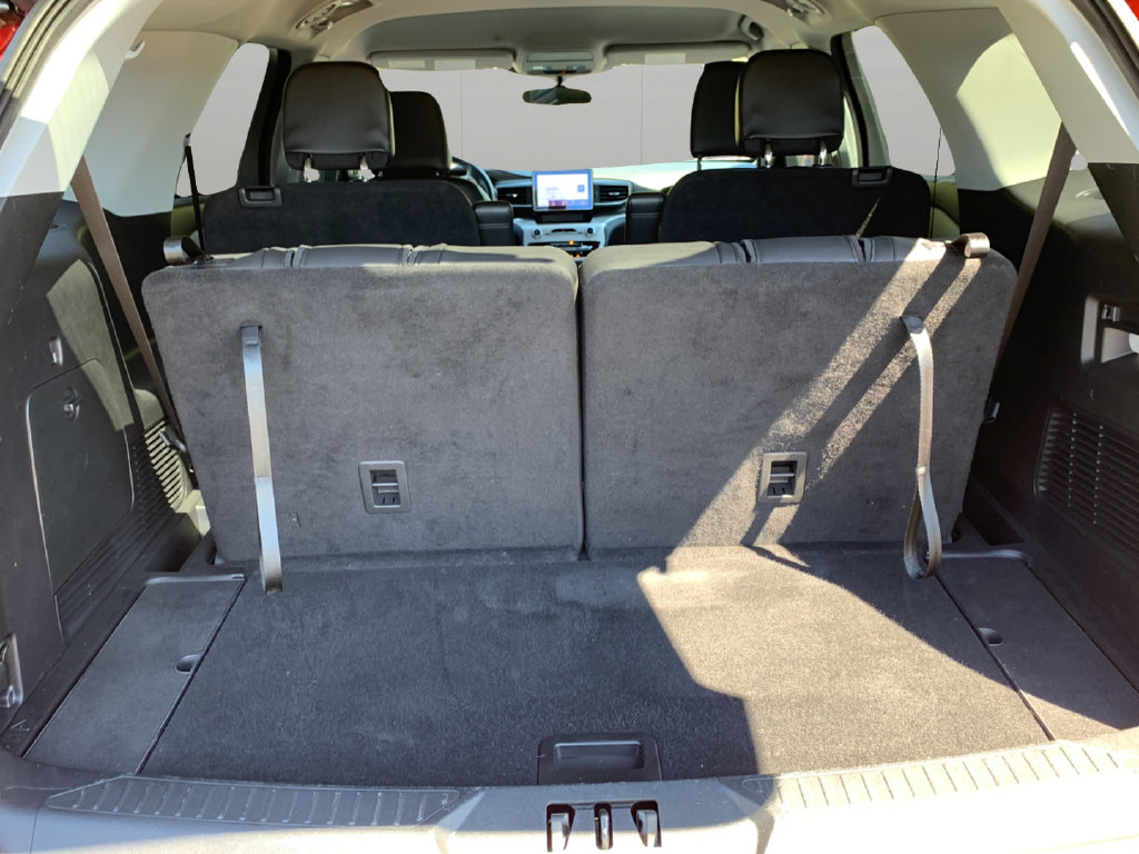 Used 2022 Ford Explorer XLT w/ Equipment Group 202A RWD image 10