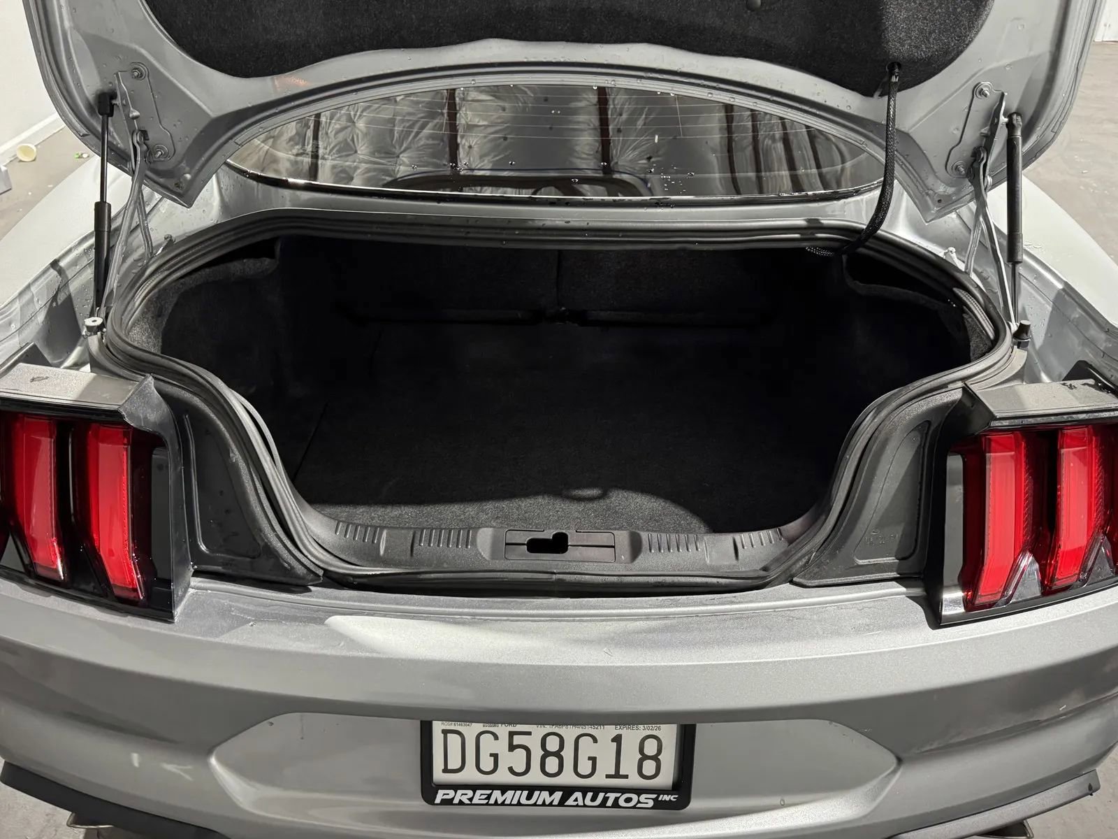 Used 2022 Ford Mustang EcoBoost image 8