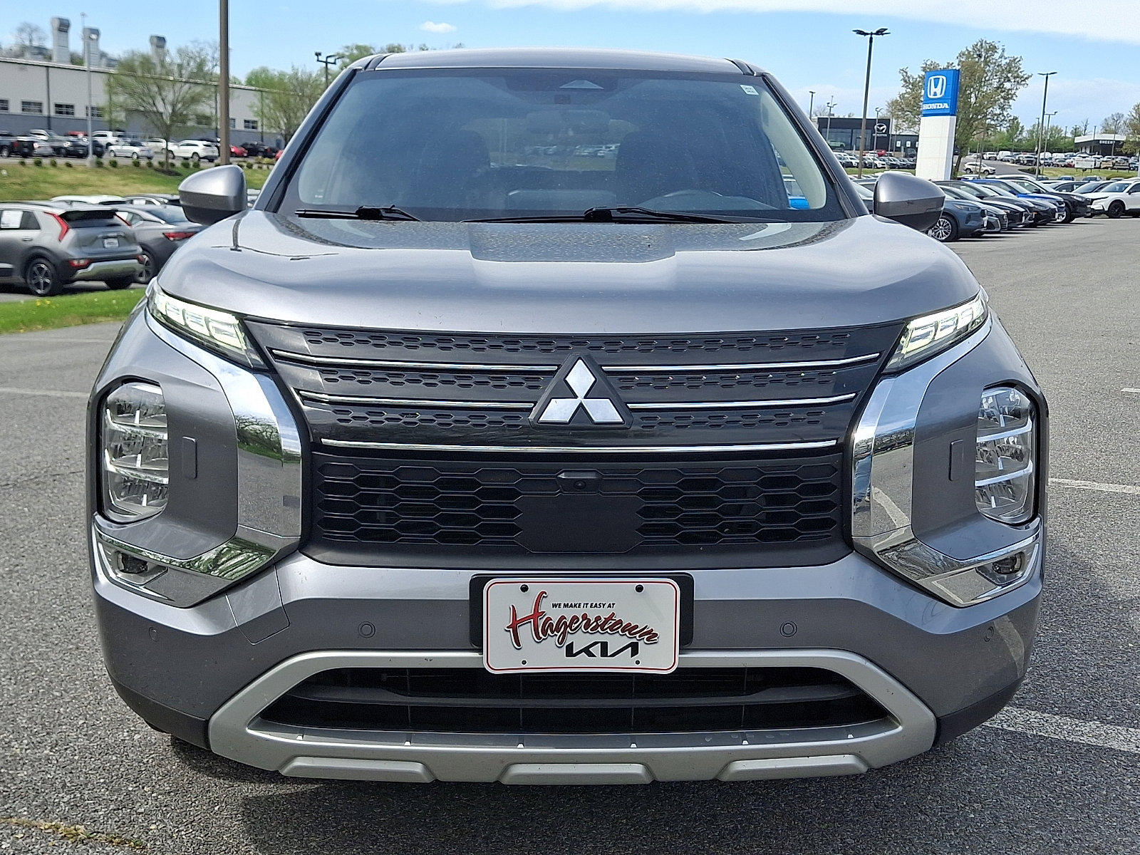 Used 2024 Mitsubishi Outlander SE AWD/4WD image 2