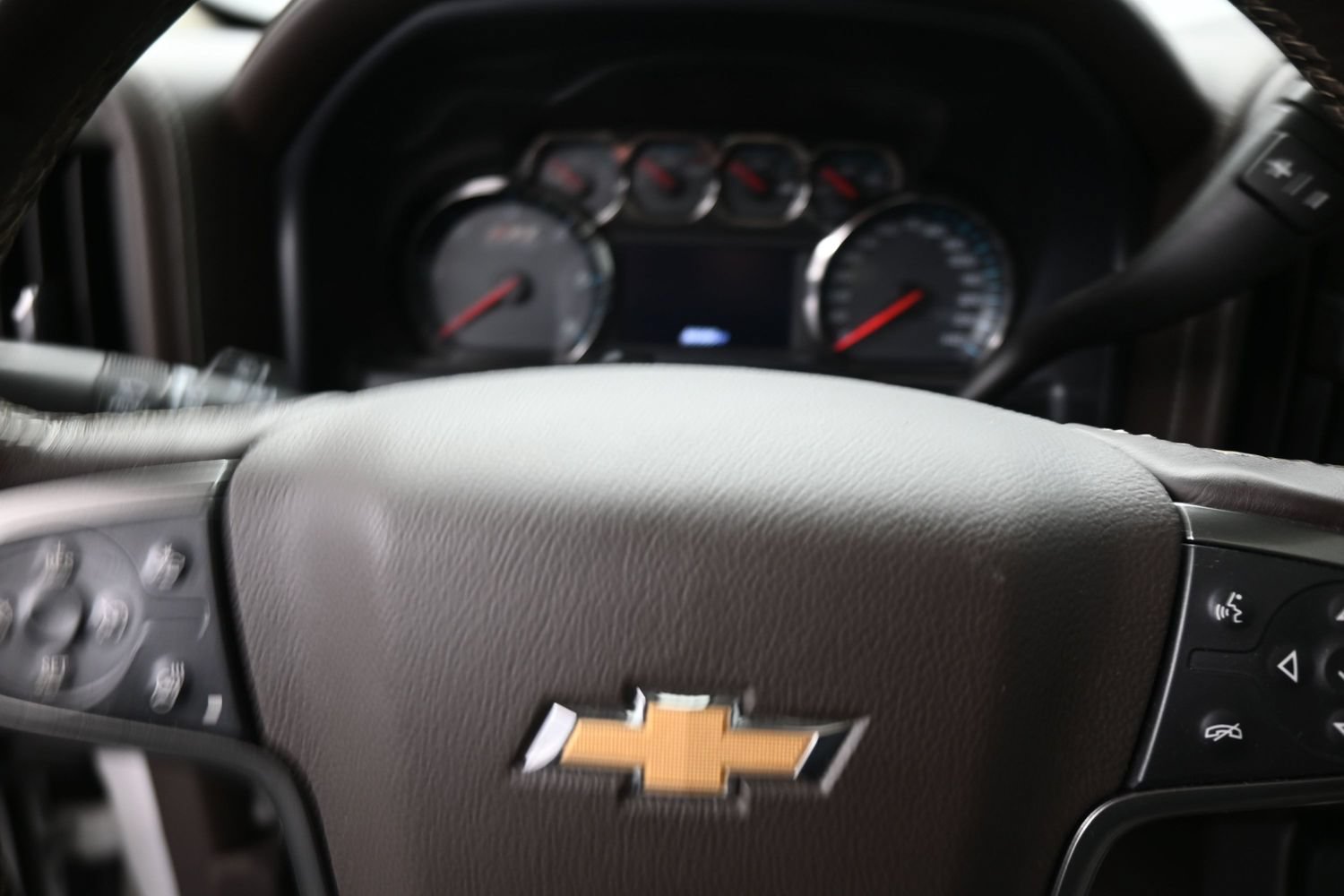Used 2018 Chevrolet Silverado 1500 LTZ Z71 w/ LTZ Plus Package AWD/4WD image 17