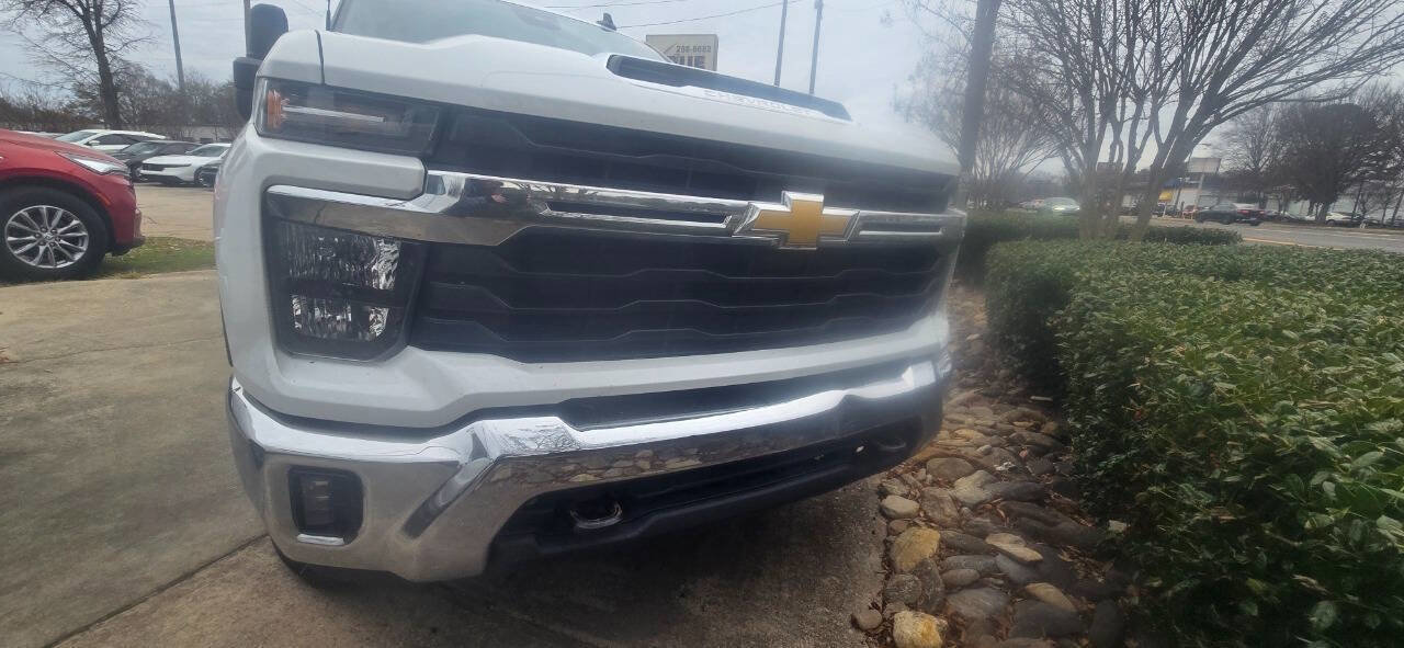 Used 2024 Chevrolet Silverado 2500 LT image 4
