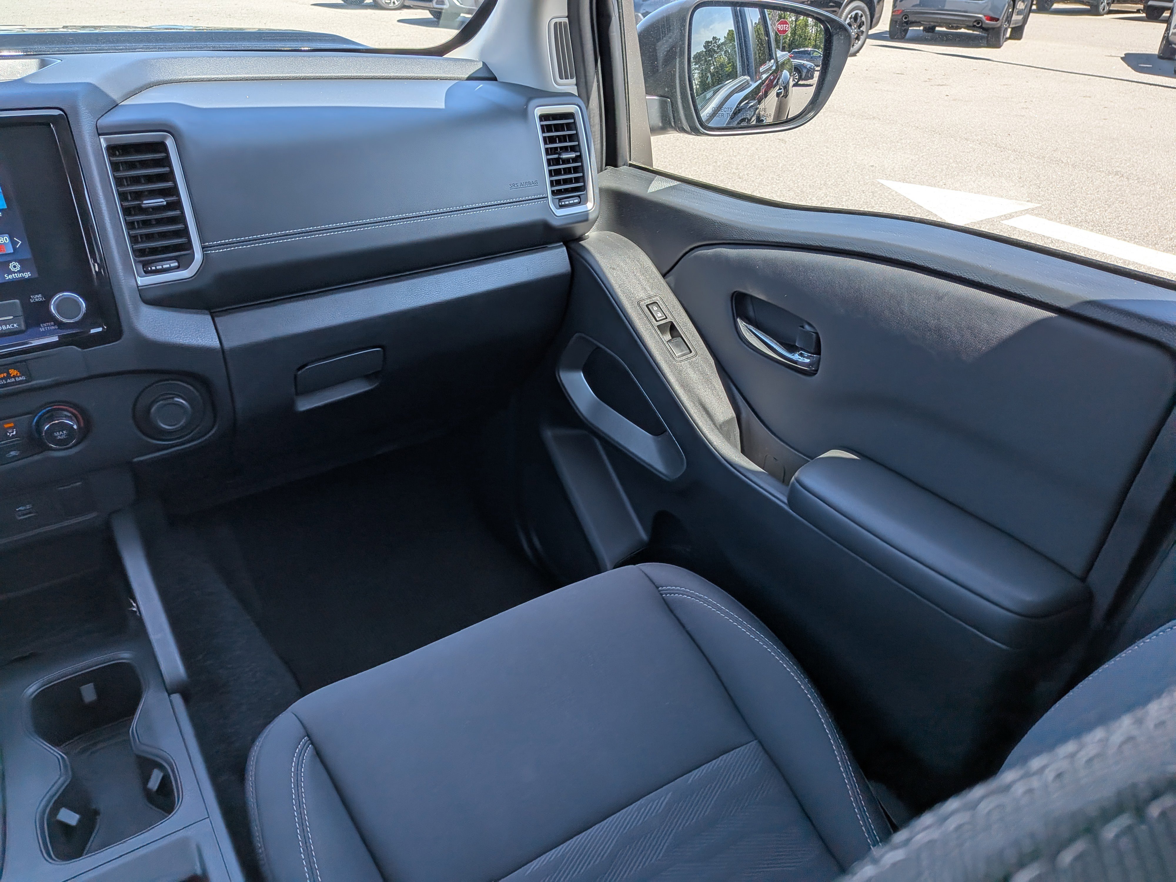 Used 2024 Nissan Frontier SV RWD image 17