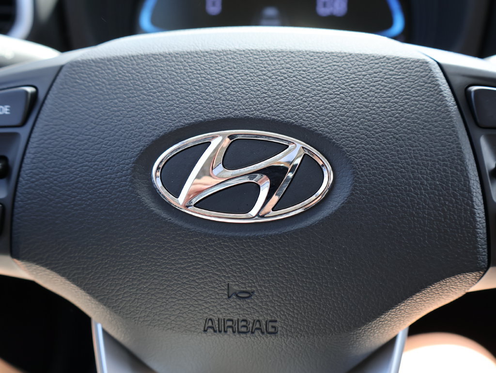 Used 2025 Hyundai Venue SEL FWD image 26