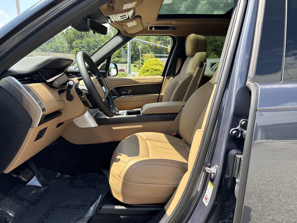 New 2025 Land Rover Range Rover SE image 9