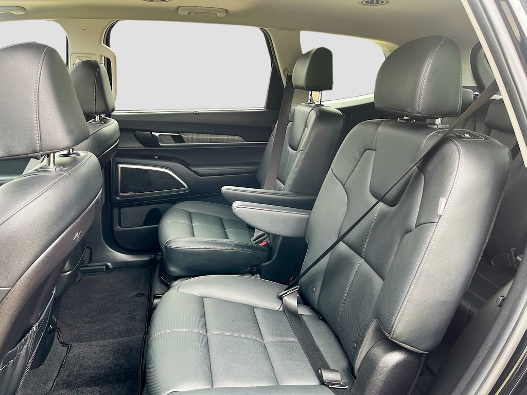 Used 2025 Kia Telluride EX w/ EX Captain's Chair Package FWD image 25