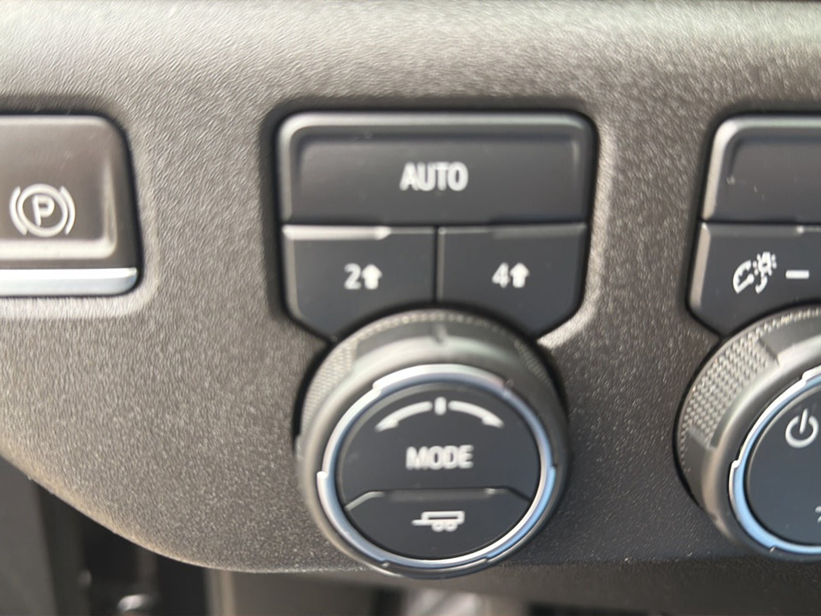 Used 2023 Chevrolet Silverado 1500 LT AWD/4WD image 15