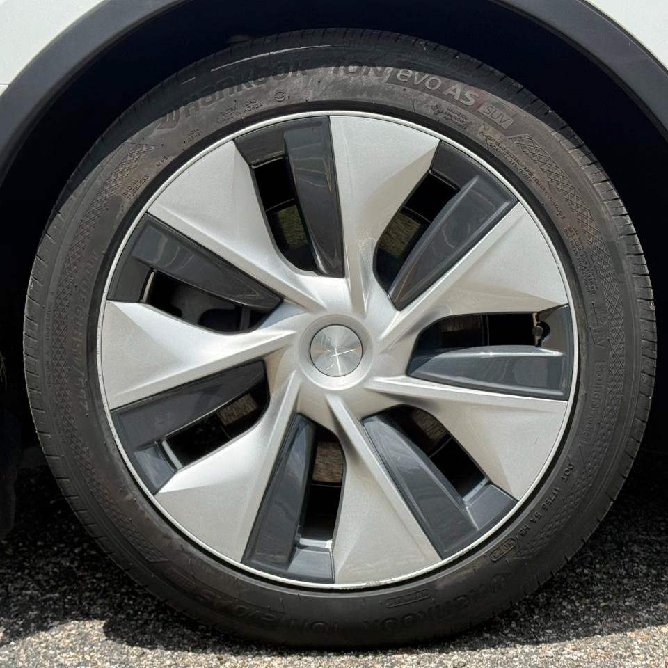 Used 2021 Tesla Model Y Long Range AWD/4WD image 29