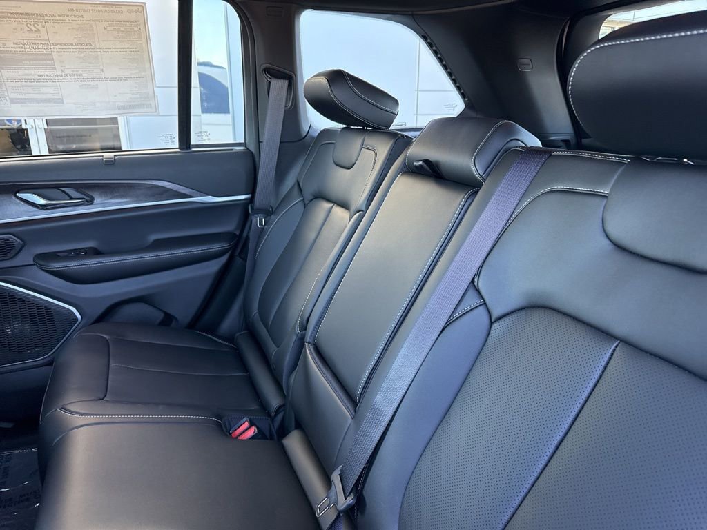 New 2025 Jeep Grand Cherokee Limited w/ Luxury Tech Group II image 14