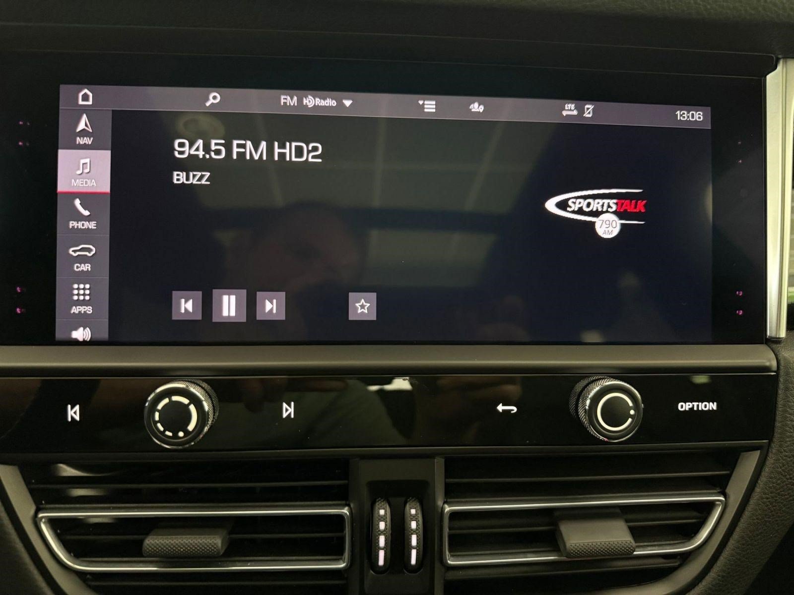 Used 2024 Porsche Macan S AWD/4WD image 30