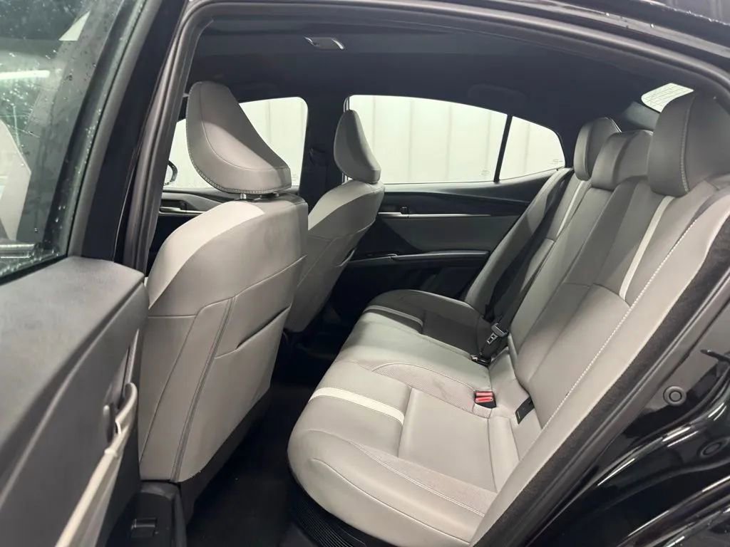 Used 2025 Toyota Camry SE image 13