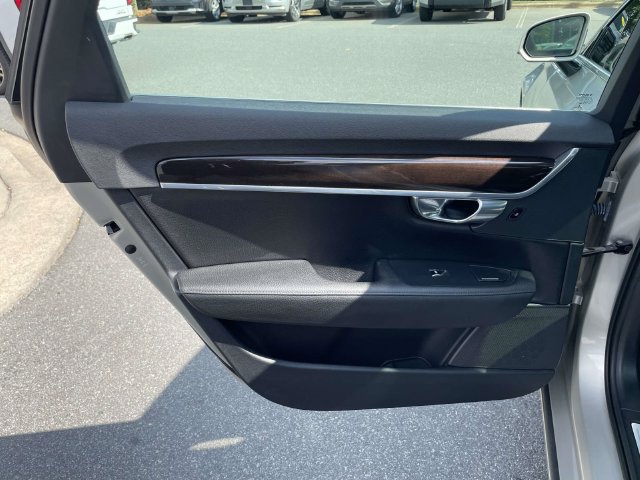 Used 2018 Volvo S90 T5 Momentum w/ Protection Package FWD image 14