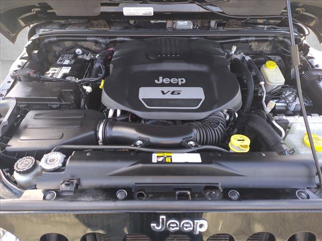 Used 2015 Jeep Wrangler Unlimited Rubicon w/ Connectivity Group AWD/4WD image 22