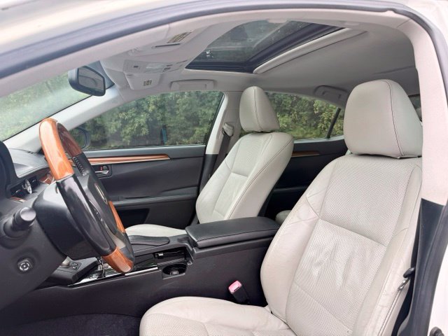 Used 2013 Lexus ES 300h w/ Luxury Pkg FWD image 27