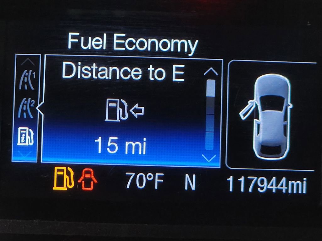 Used 2017 Ford Fusion SE FWD image 15