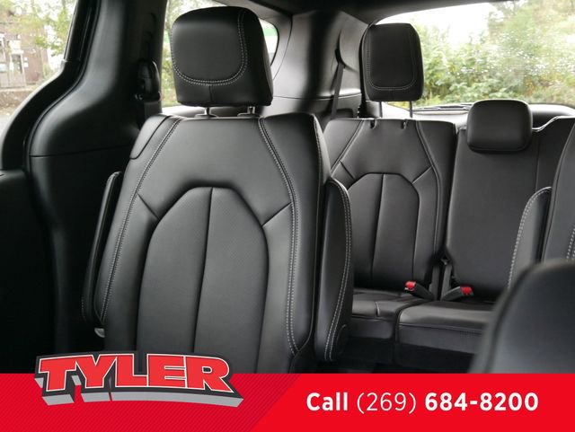 New 2026 Chrysler Pacifica Select AWD/4WD image 38