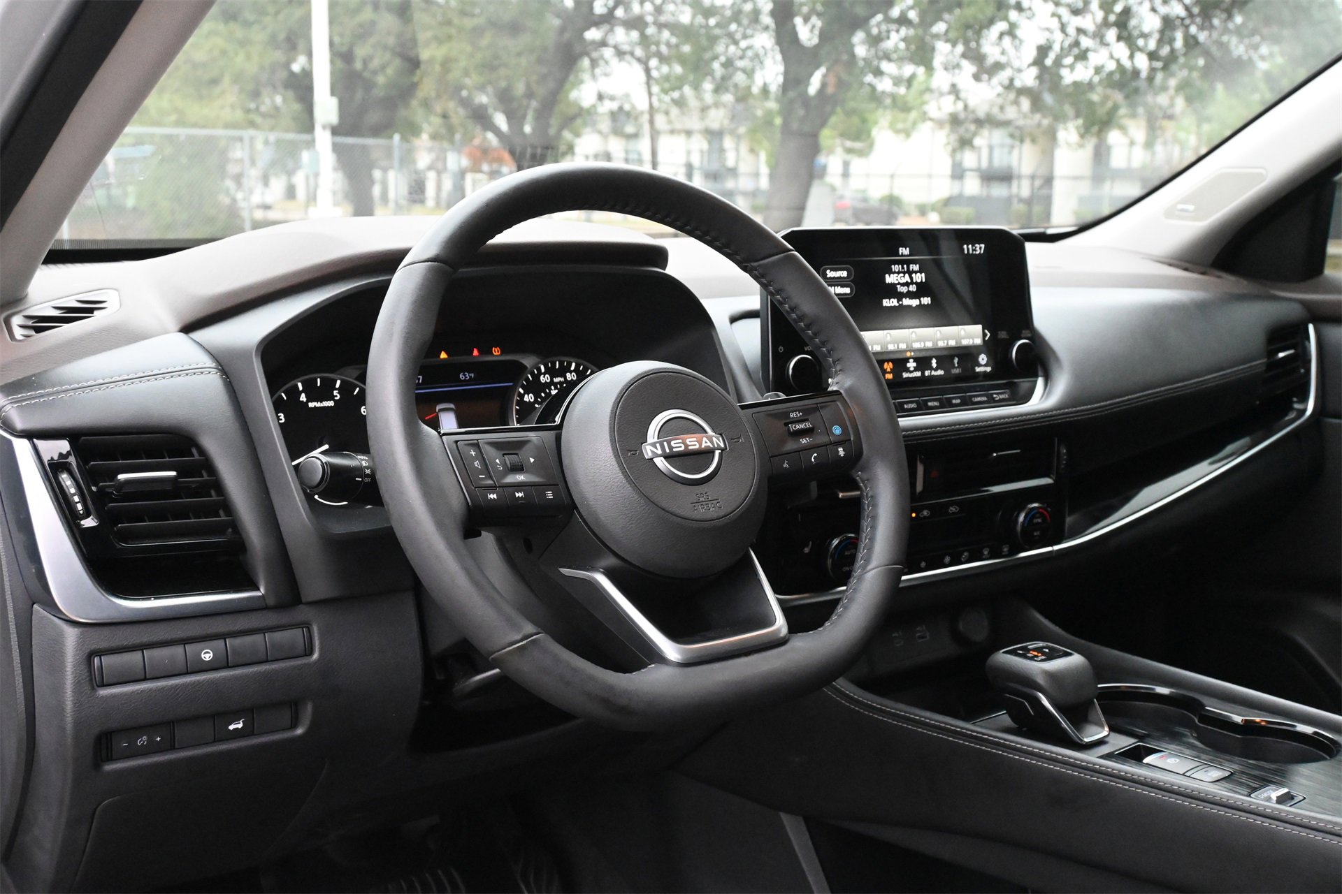 Used 2023 Nissan Rogue SL w/ SL Premium Package image 17