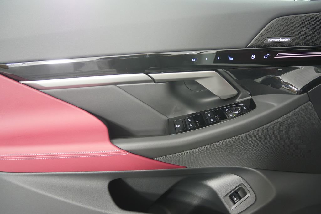 Used 2026 BMW 530i RWD image 8