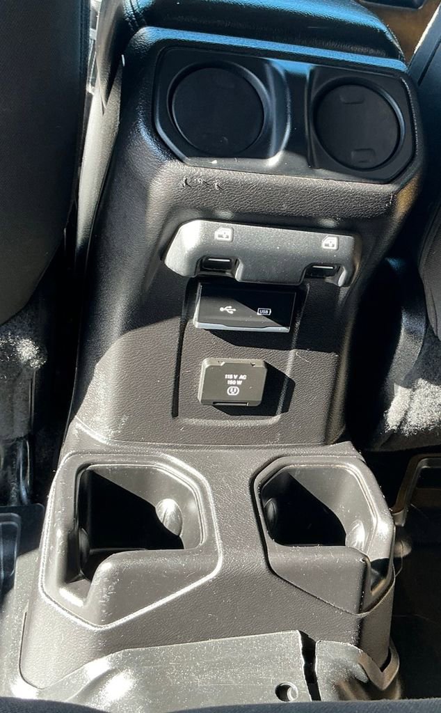 Used 2018 Jeep Wrangler Unlimited Sahara AWD/4WD image 30