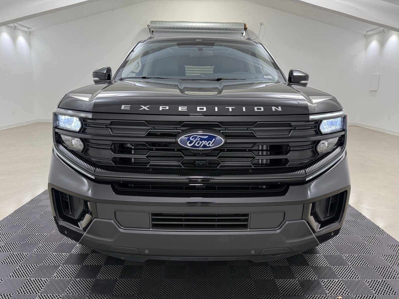 New 2025 Ford Expedition Active image 2