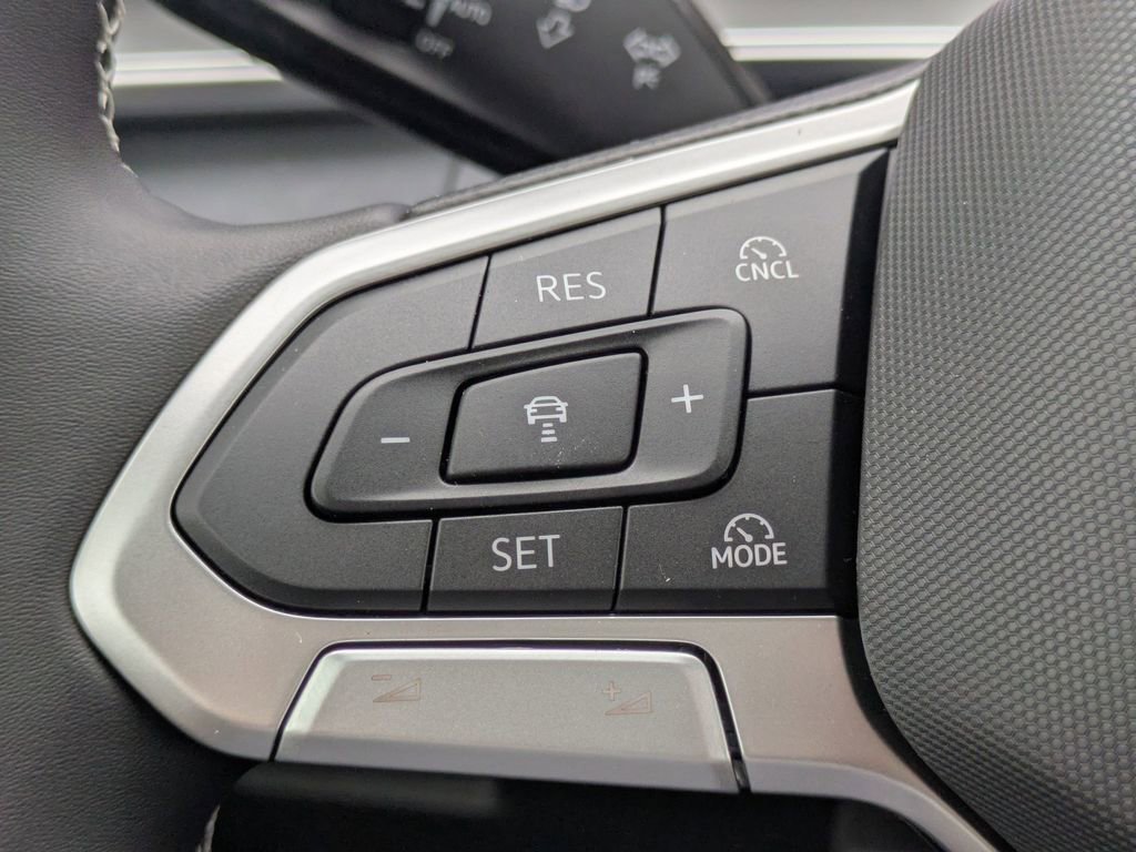 New 2026 Volkswagen Tiguan SE FWD image 24