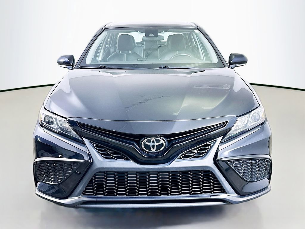 Used 2022 Toyota Camry SE image 2