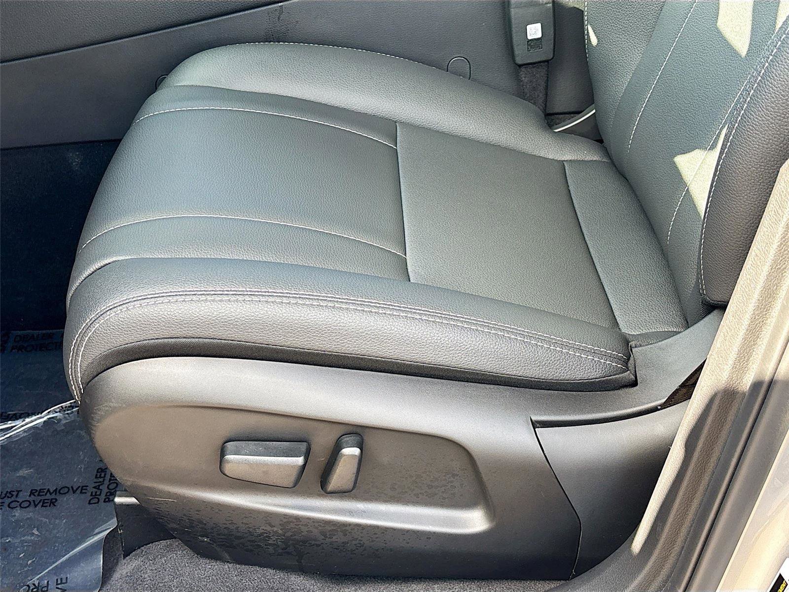 New 2025 VinFast VF 8 Eco image 19