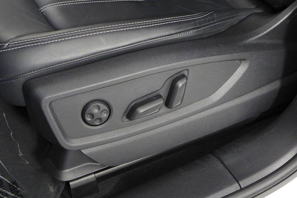 Used 2023 Audi Q5 2.0T Premium w/ Convenience Package image 23