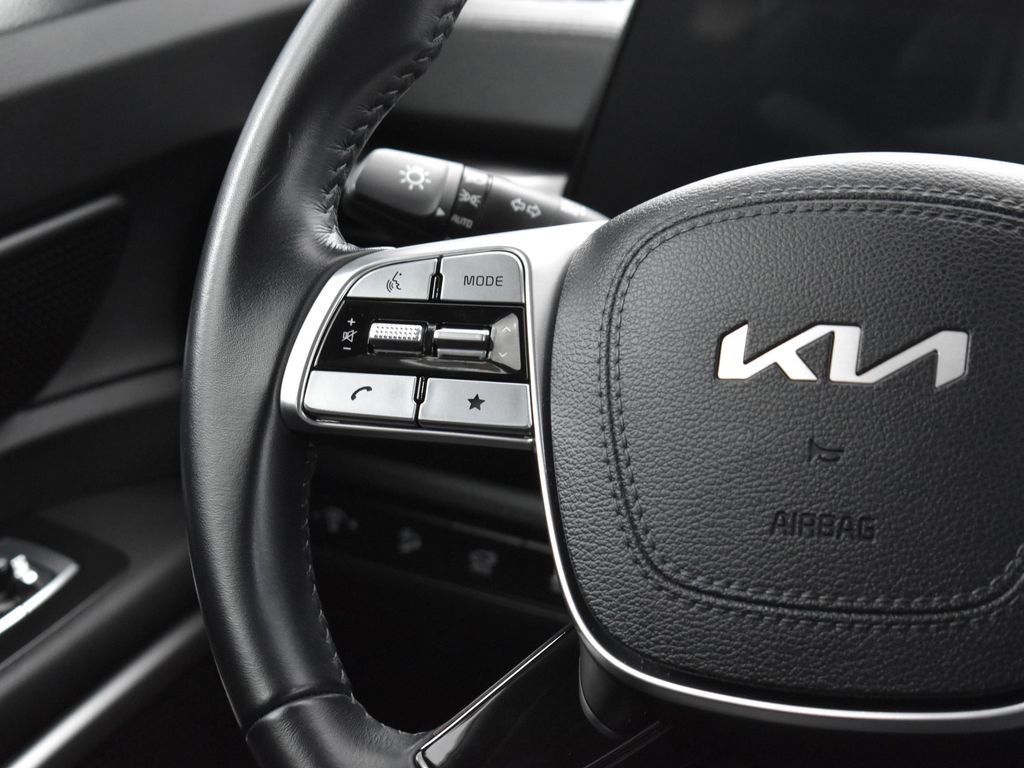 Certified 2025 Kia Telluride S image 19