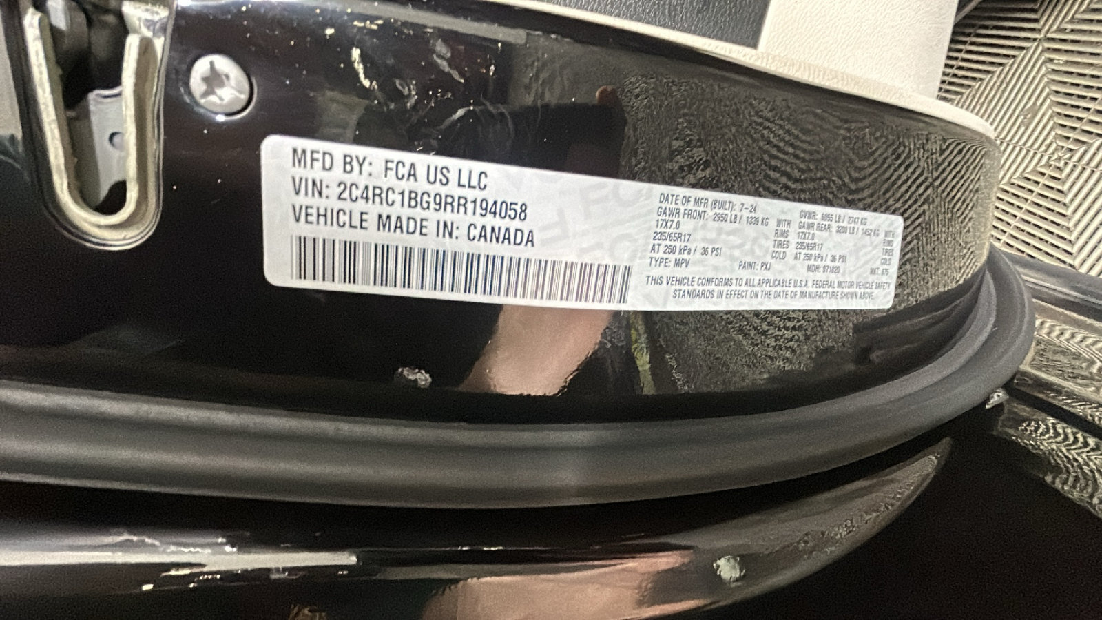 Used 2024 Chrysler Pacifica Touring-L FWD image 11
