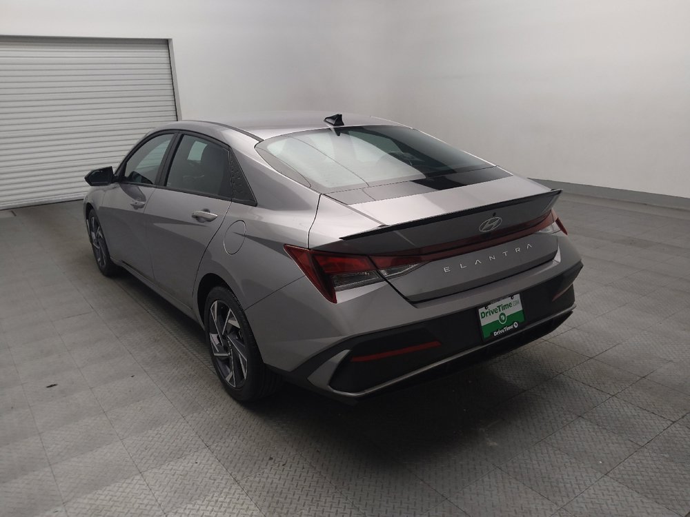 Used 2025 Hyundai Elantra Sport FWD image 5