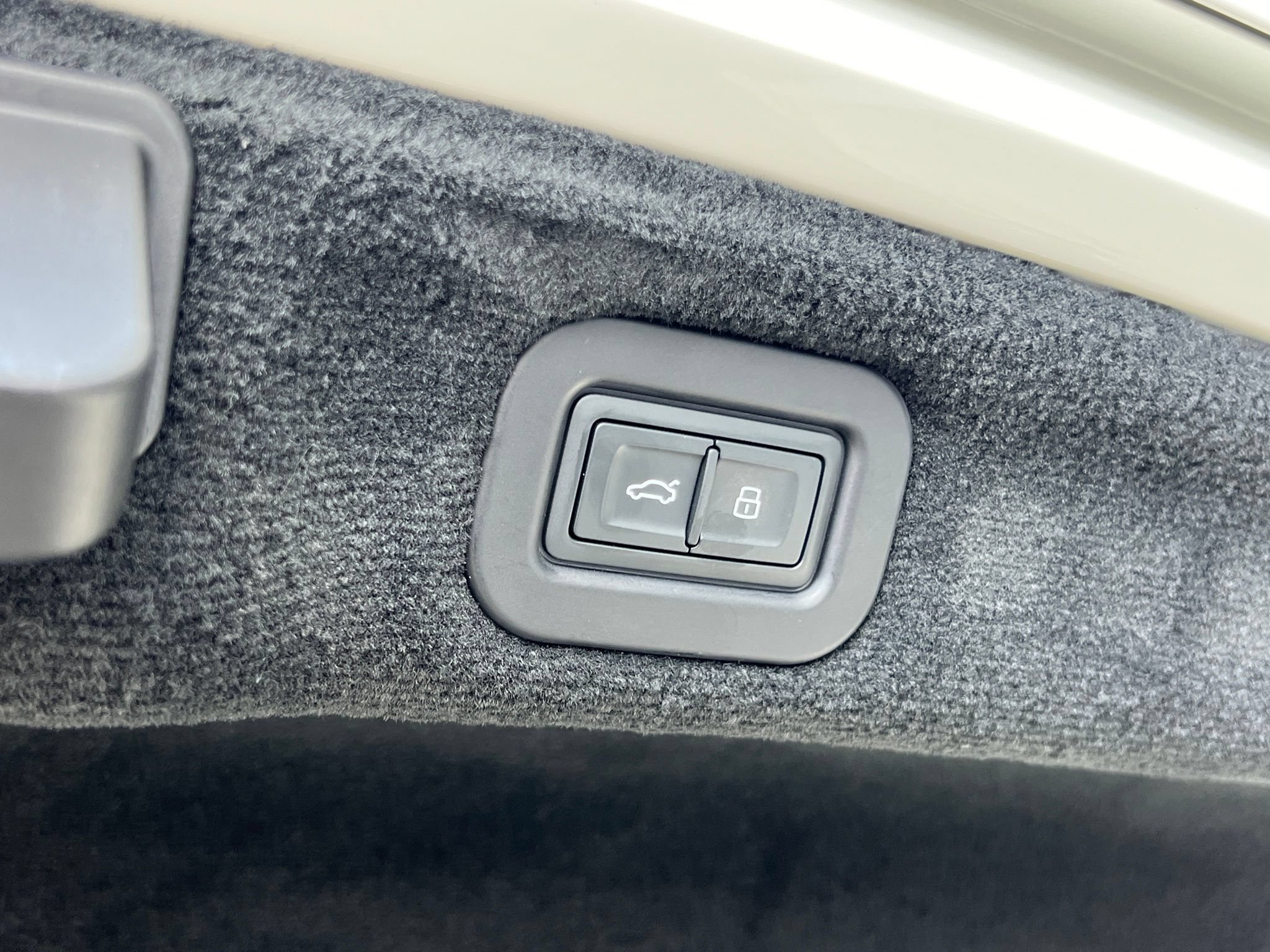 Used 2023 Bentley Flying Spur W12 AWD/4WD image 23