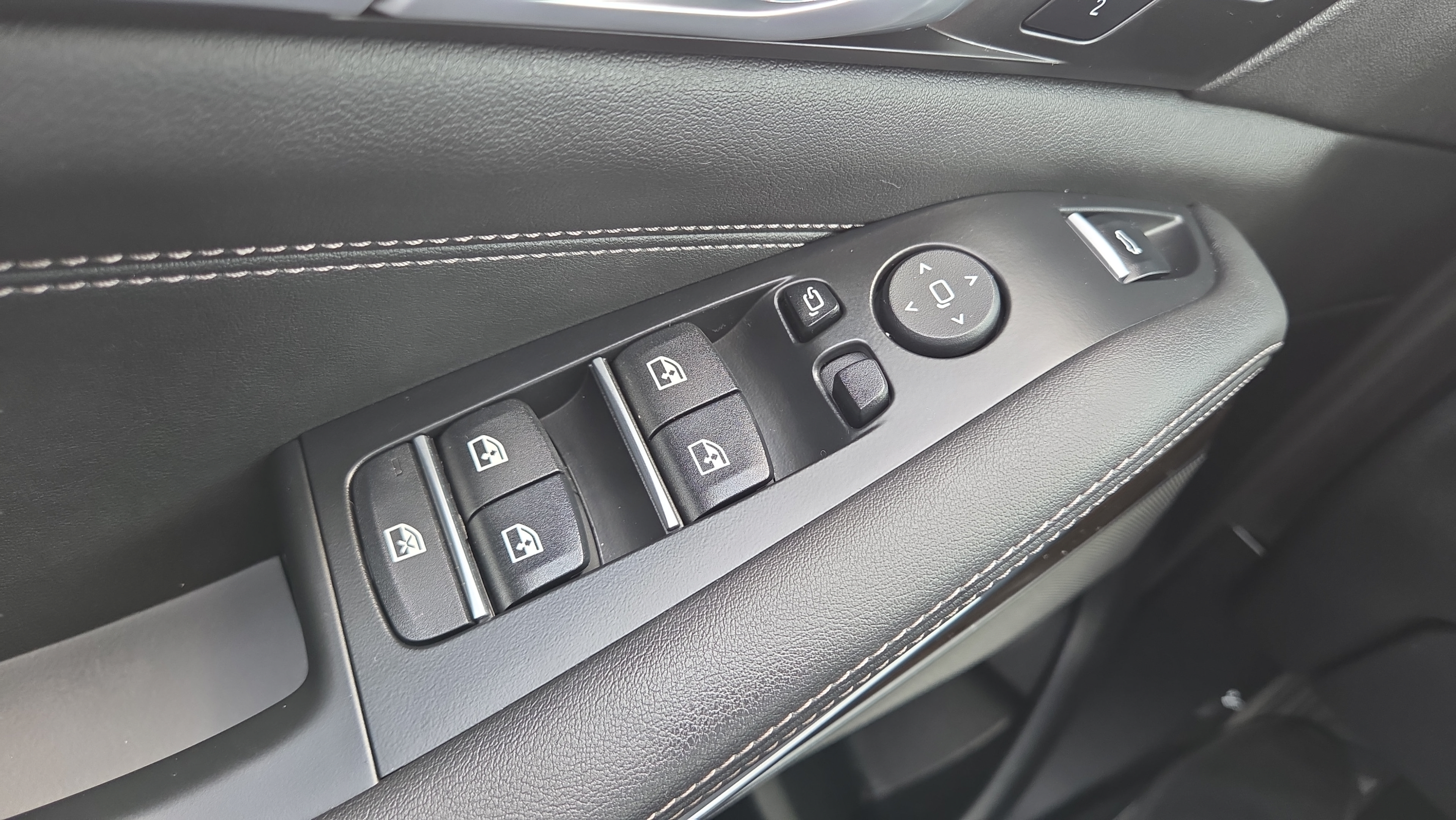 Used 2025 BMW X5 sDrive40i RWD image 3