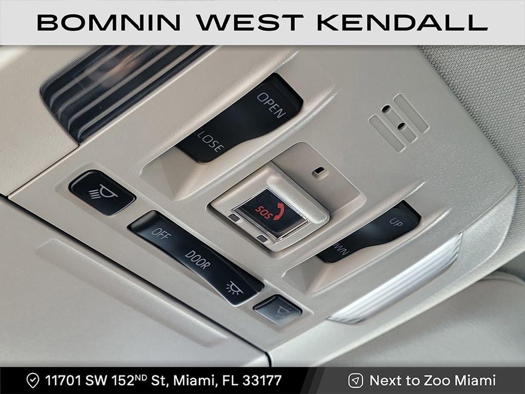 Used 2023 Toyota Highlander Limited image 25