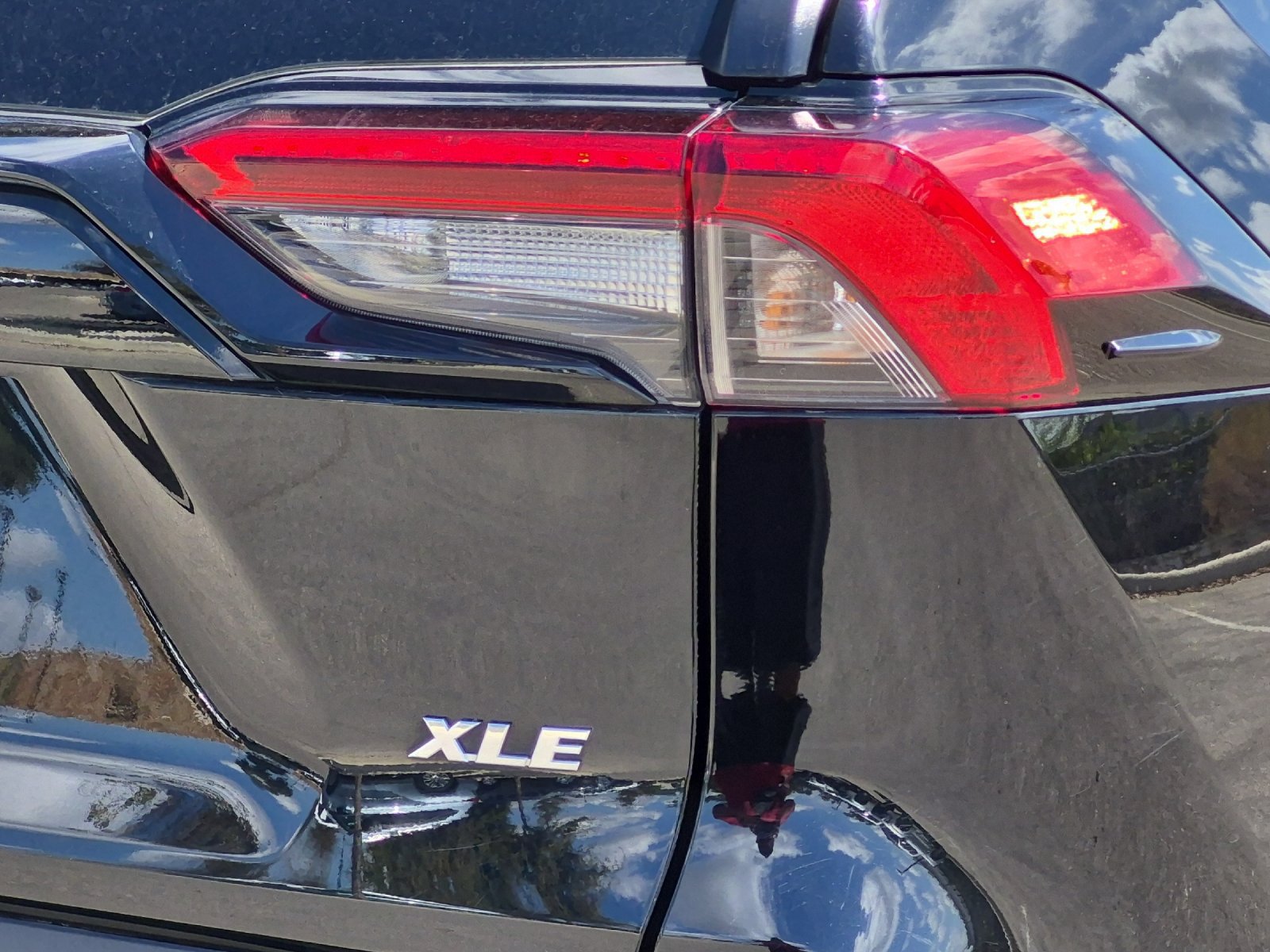 Certified 2025 Toyota RAV4 XLE FWD image 24